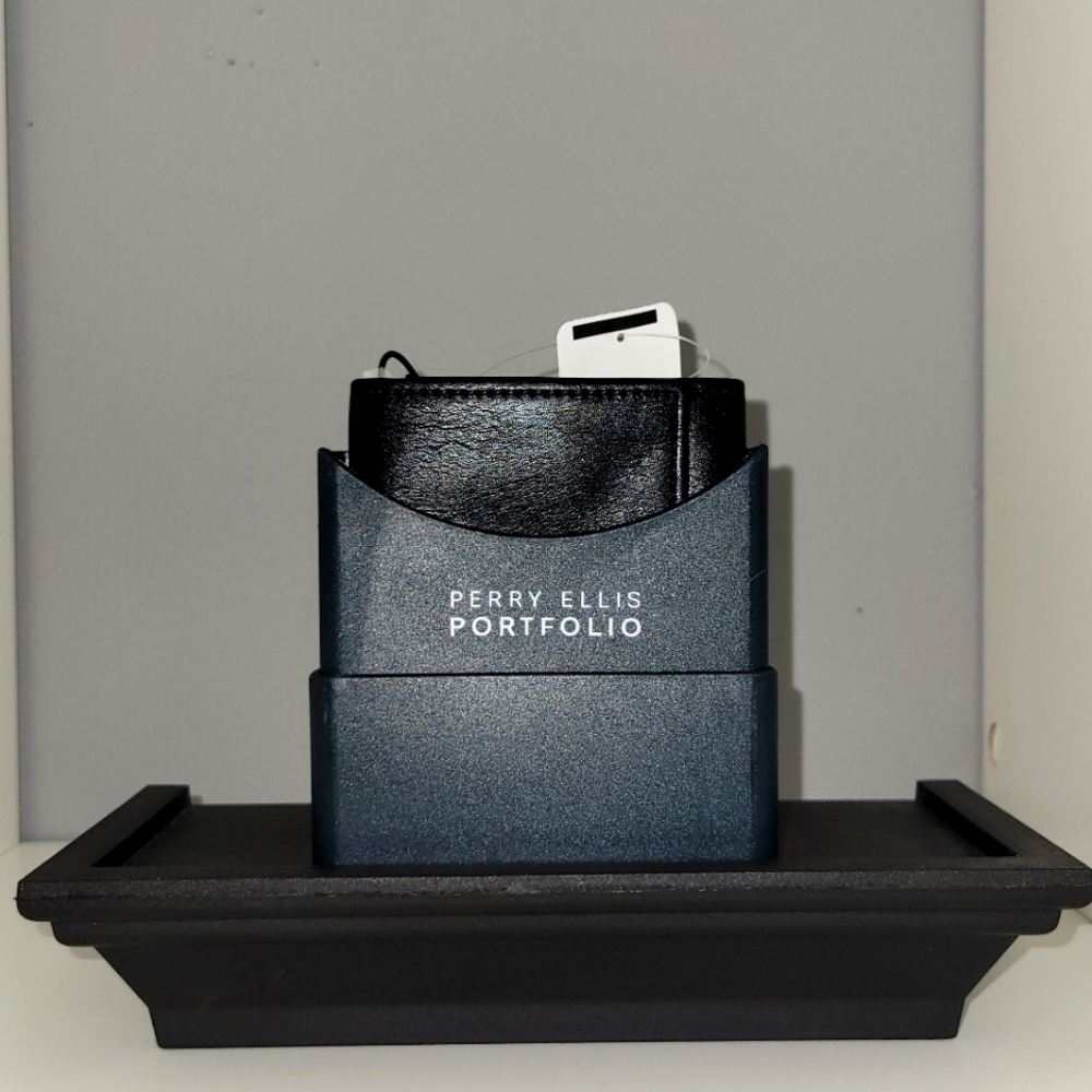 Perry Ellis wallet